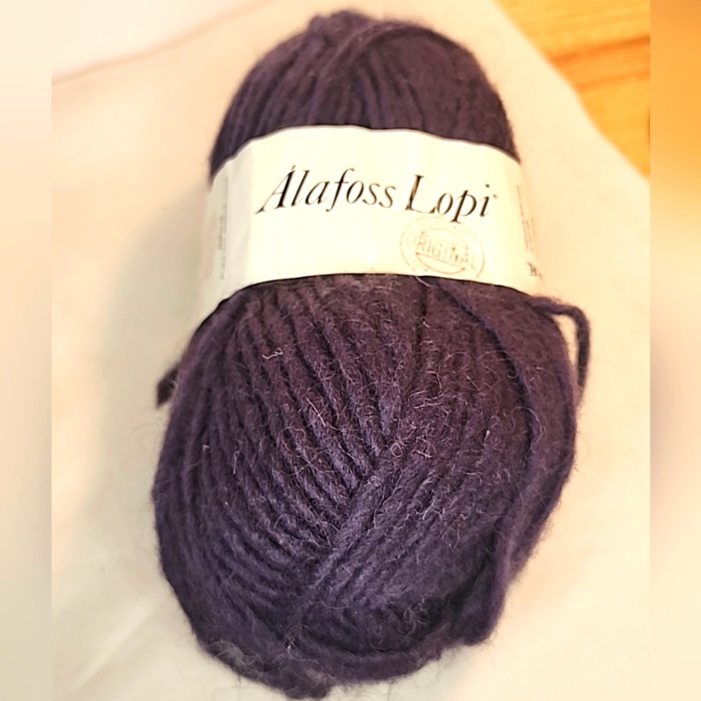 Iceland Alafoss Lopi Pure New Wool 0163 Dark Purple 100g/109yd Soft Yarn Craft